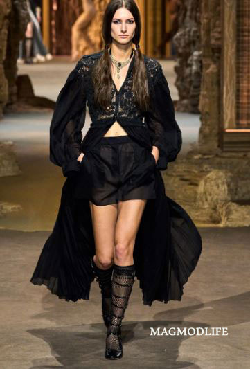 کالکشن لباس و مدل لباس زنانه برند دیور برای بهار و تابستان 2023