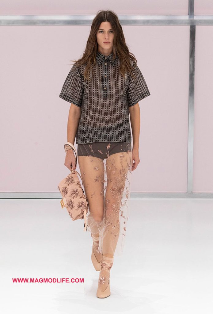 مدل لباس زنانه برند فندی برای سال ۲۰۲۵